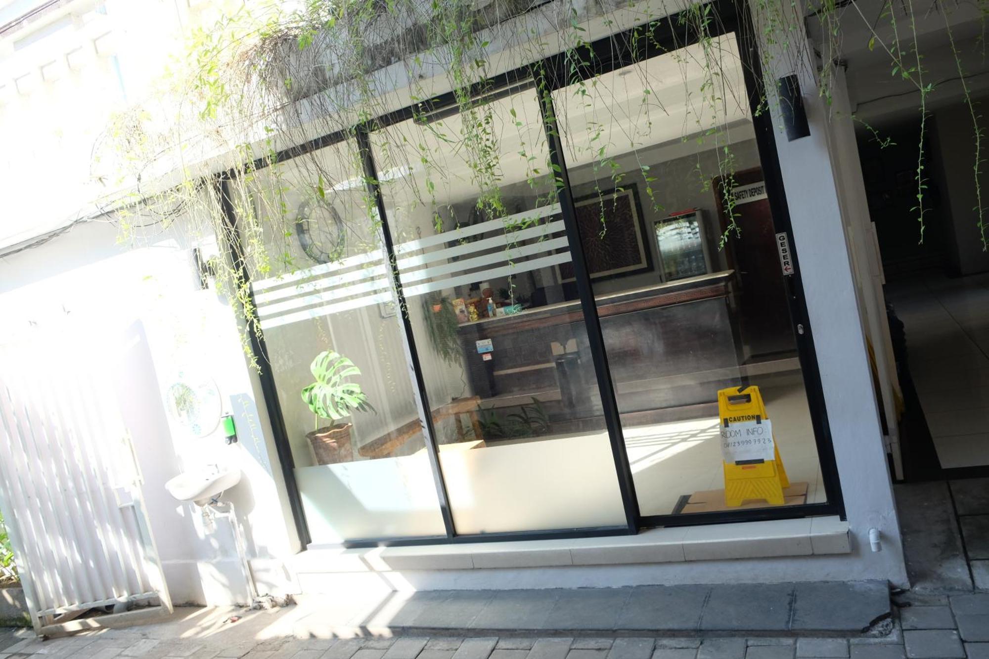 Palm Garden Kuta Hotel Kuta  Exterior photo