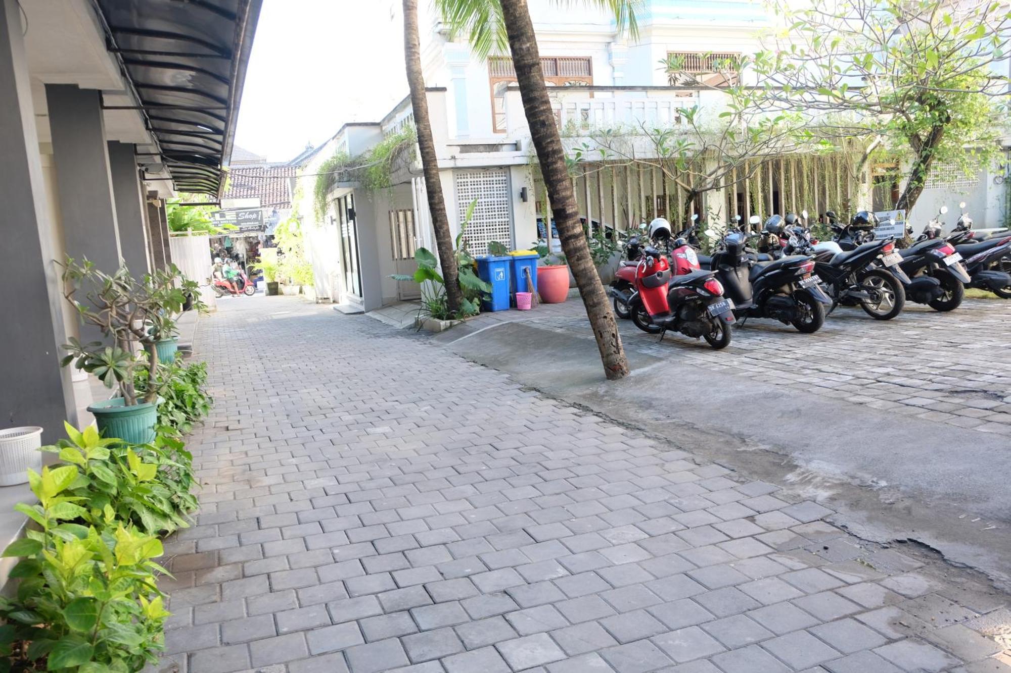 Palm Garden Kuta Hotel Kuta  Exterior photo